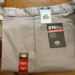 Men’s pants Dickies 874 original fit size 32x28.  New with tags.